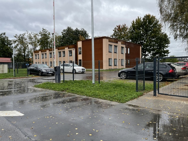 Tõrvandi Papli 2 valminud majutushoone ja ümbrus