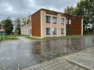 Tõrvandi Papli 2 valminud majutushoone ja ümbrus